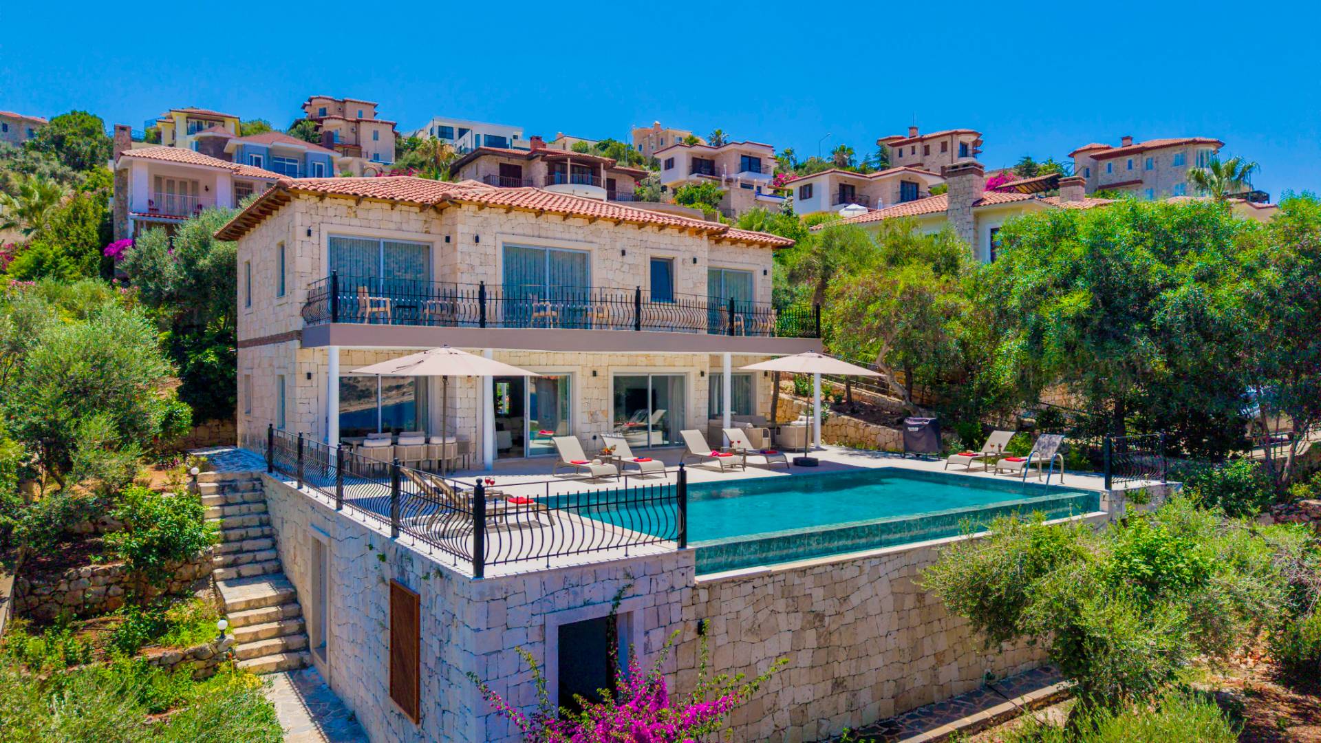 Kaş Andifli'de Denize Sıfır, Özel Havuzlu, Geniş Villa