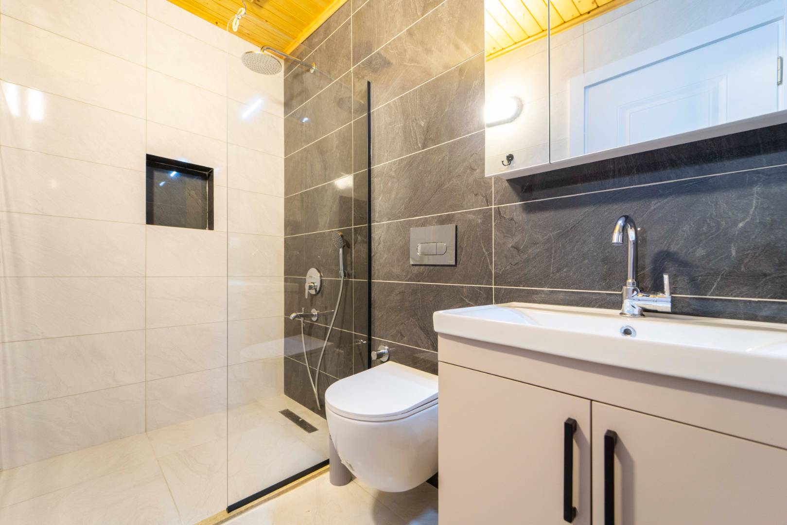 Kaş Andifli'de Doğa İle İç İçe, Özel Havuzlu, 2+1 Villa