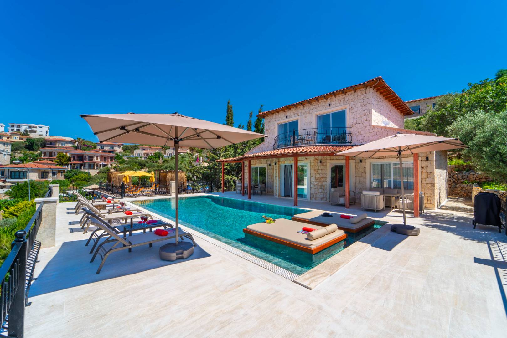Kaş Andifli'de Enfes Deniz Manzaralı, Özel Havuzlu, Lüks Villa