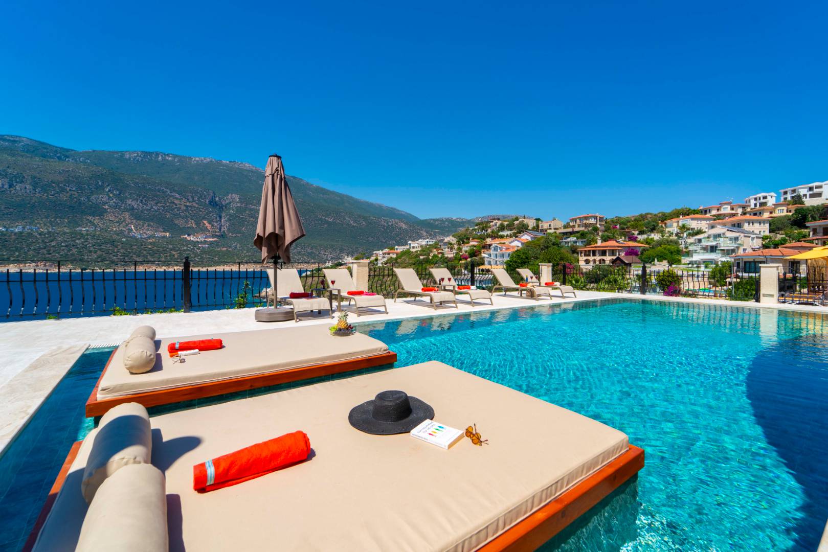 Kaş Andifli'de Enfes Deniz Manzaralı, Özel Havuzlu, Lüks Villa