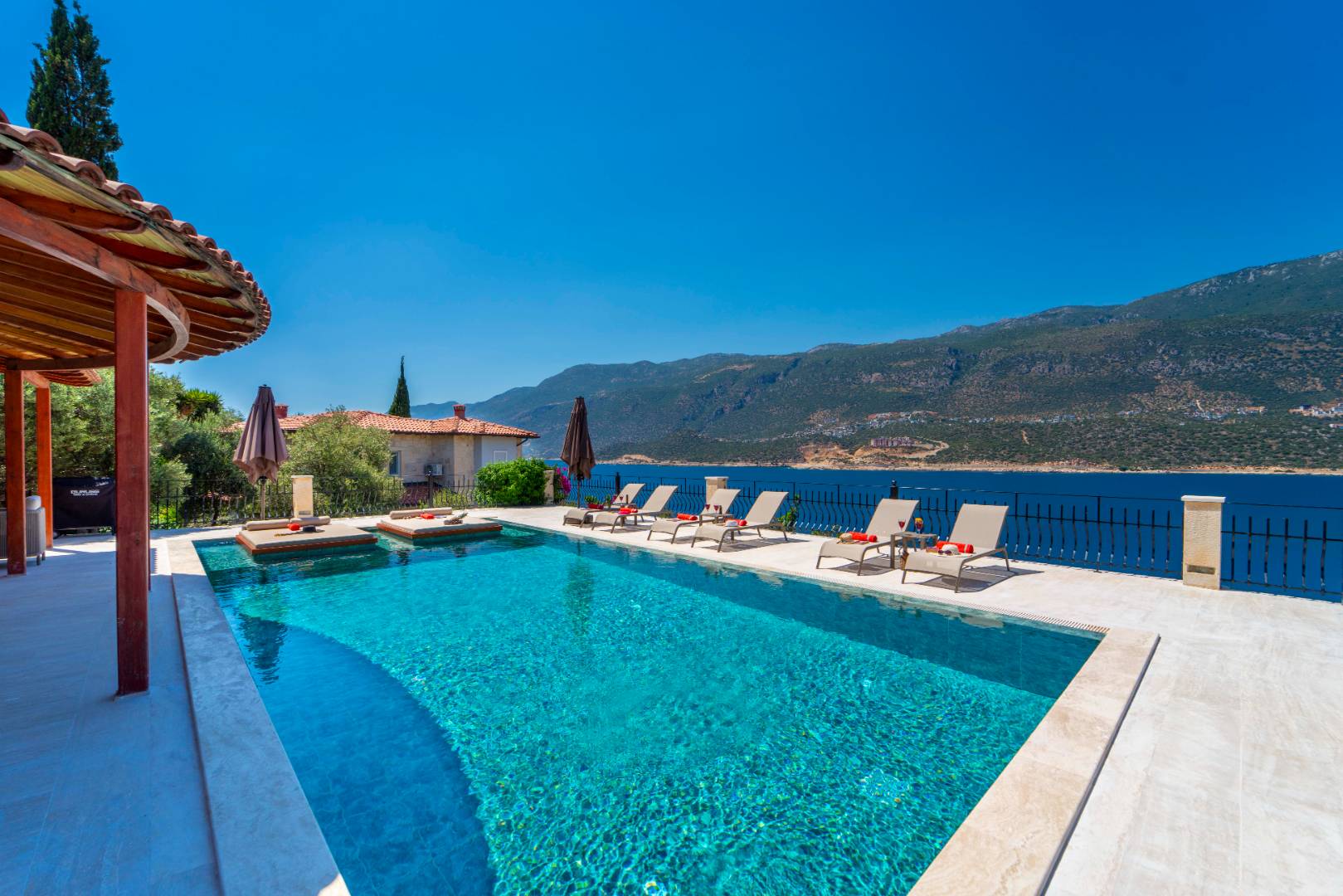 Kaş Andifli'de Enfes Deniz Manzaralı, Özel Havuzlu, Lüks Villa