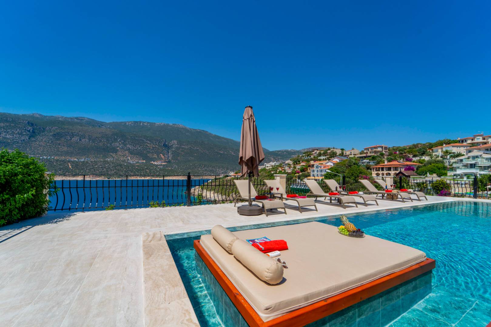 Kaş Andifli'de Enfes Deniz Manzaralı, Özel Havuzlu, Lüks Villa