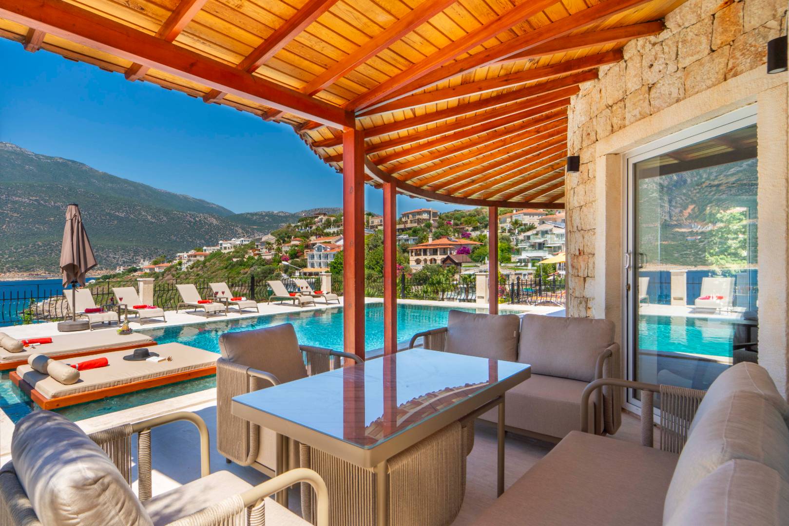 Kaş Andifli'de Enfes Deniz Manzaralı, Özel Havuzlu, Lüks Villa