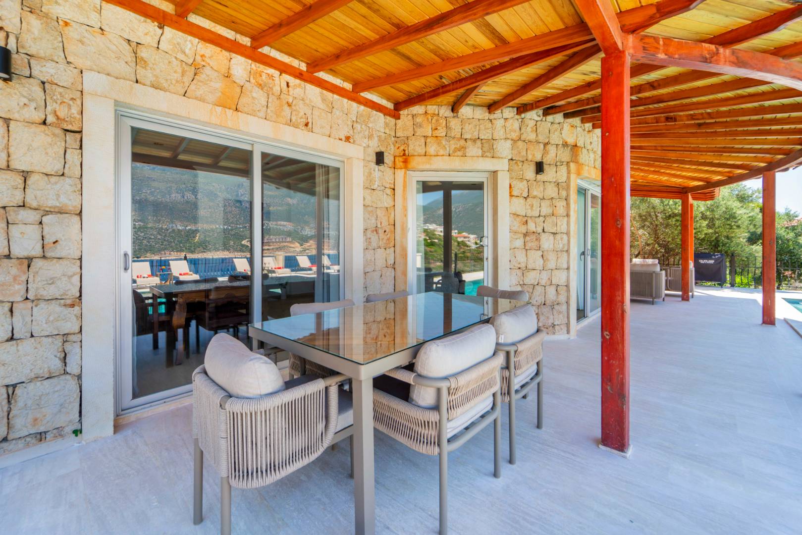 Kaş Andifli'de Enfes Deniz Manzaralı, Özel Havuzlu, Lüks Villa