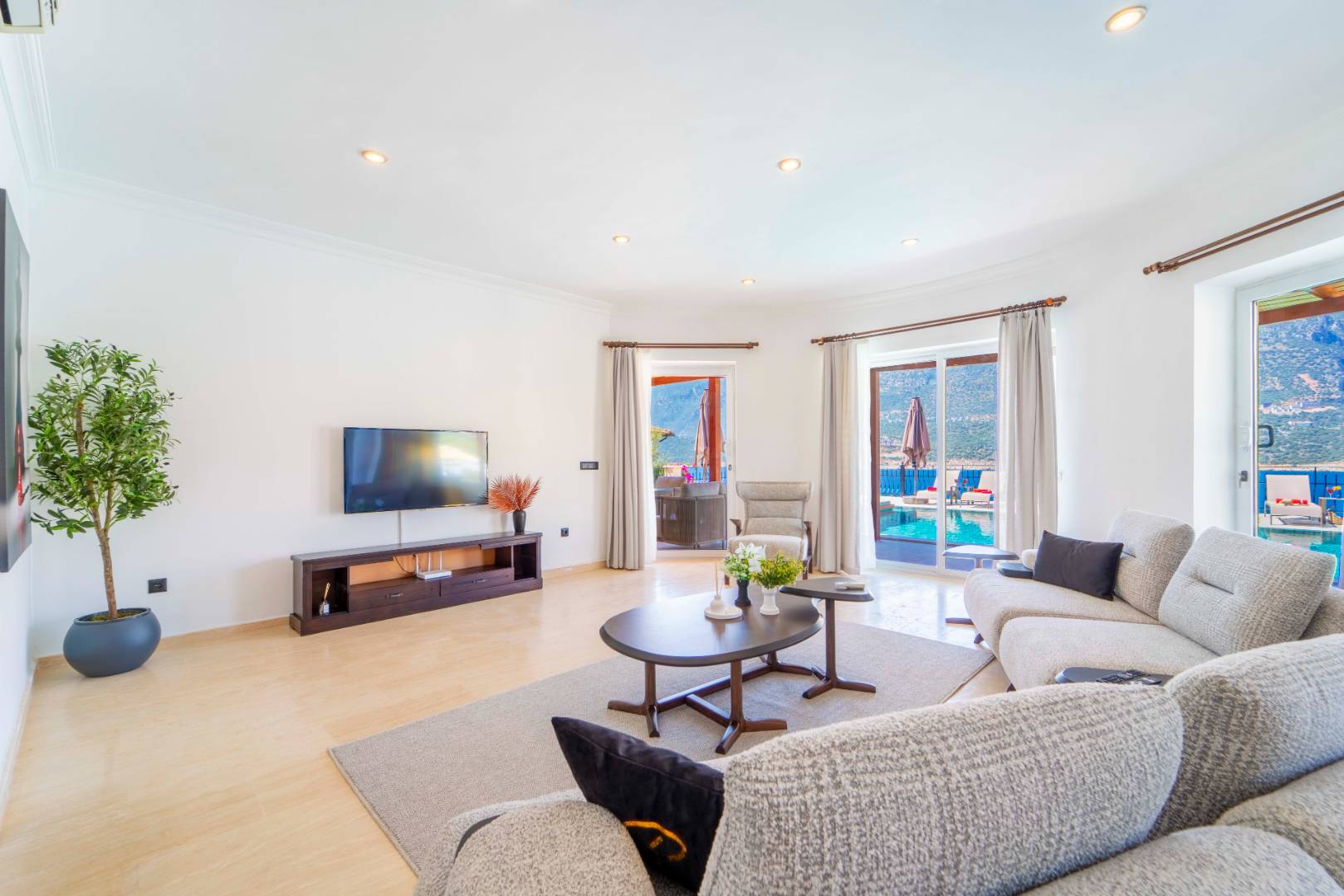 Kaş Andifli'de Enfes Deniz Manzaralı, Özel Havuzlu, Lüks Villa