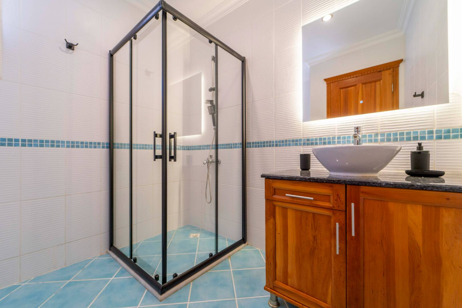 Kaş Andifli'de Enfes Deniz Manzaralı, Özel Havuzlu, Lüks Villa