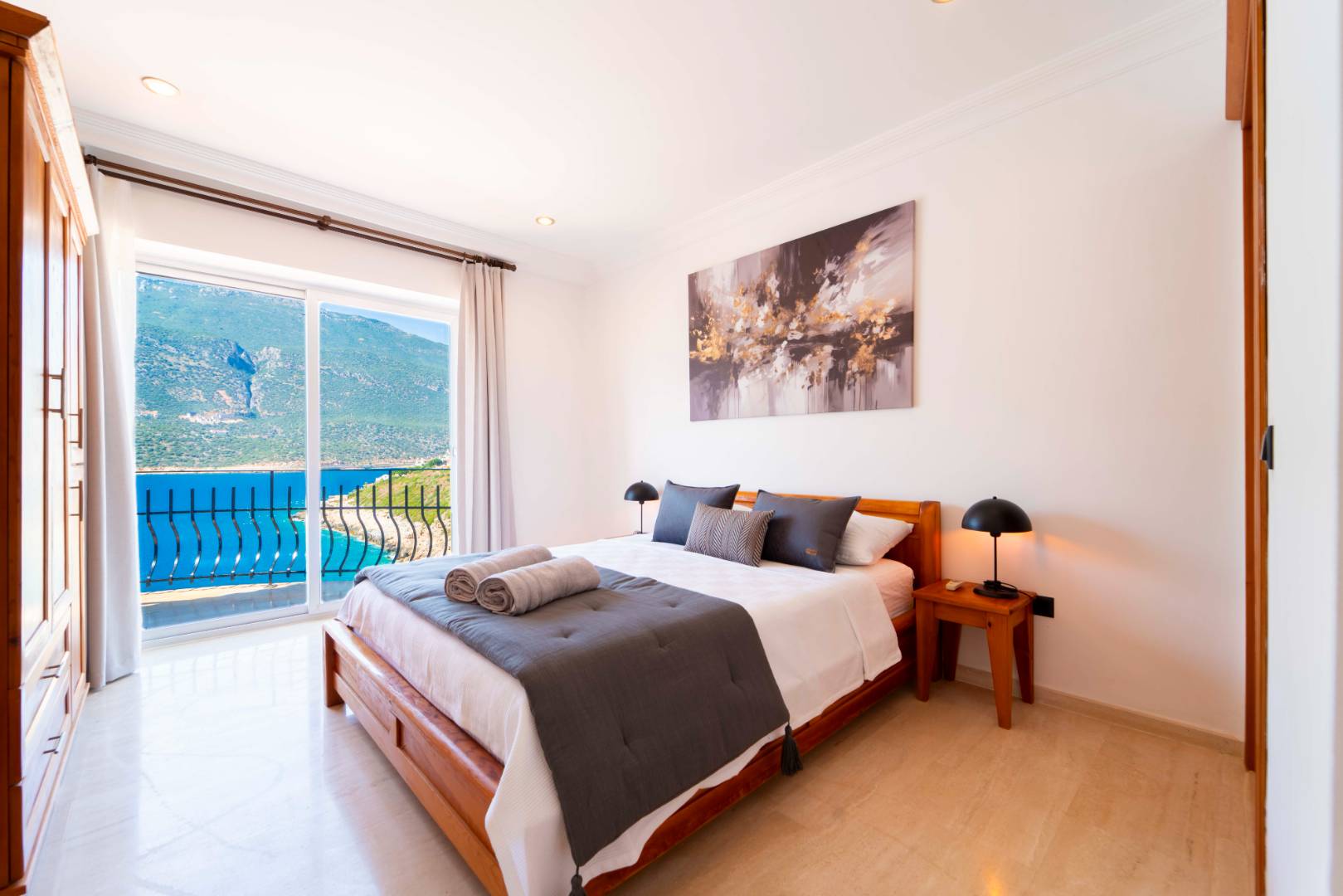 Kaş Andifli'de Enfes Deniz Manzaralı, Özel Havuzlu, Lüks Villa