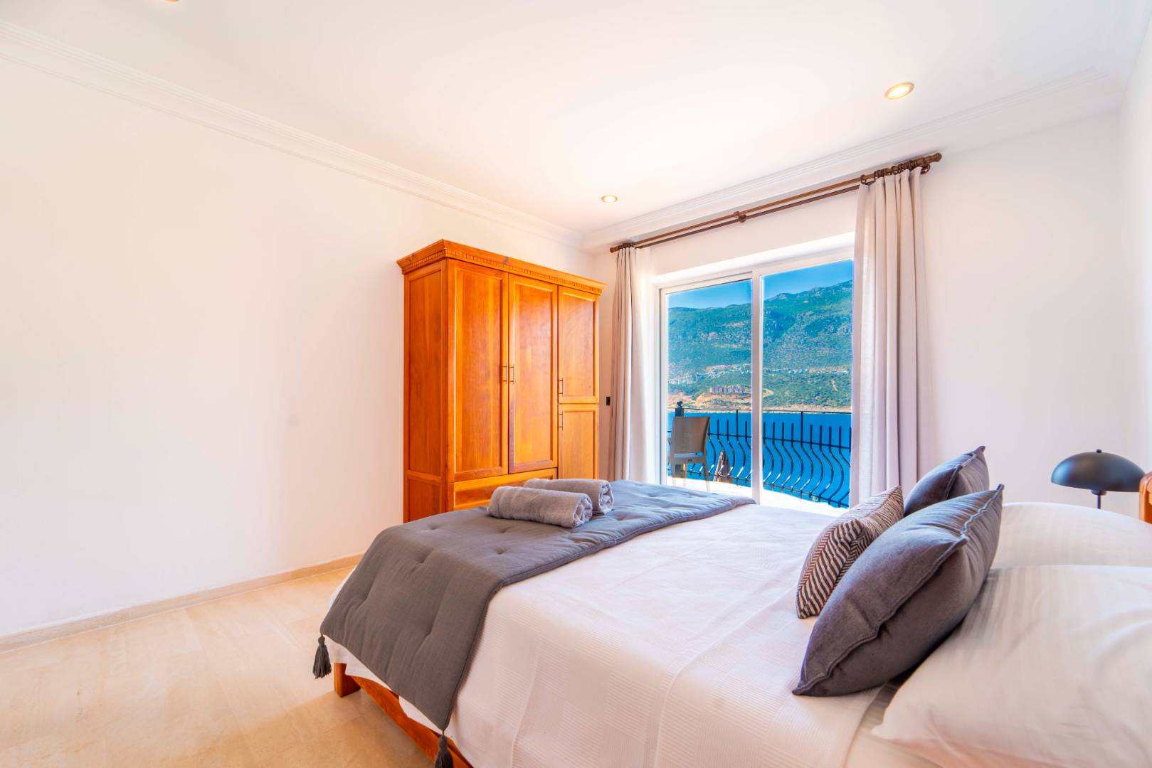 Kaş Andifli'de Enfes Deniz Manzaralı, Özel Havuzlu, Lüks Villa