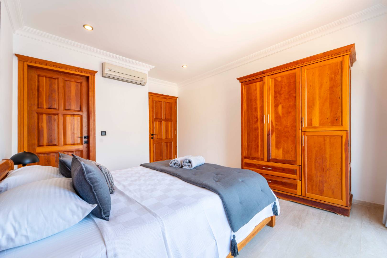 Kaş Andifli'de Enfes Deniz Manzaralı, Özel Havuzlu, Lüks Villa