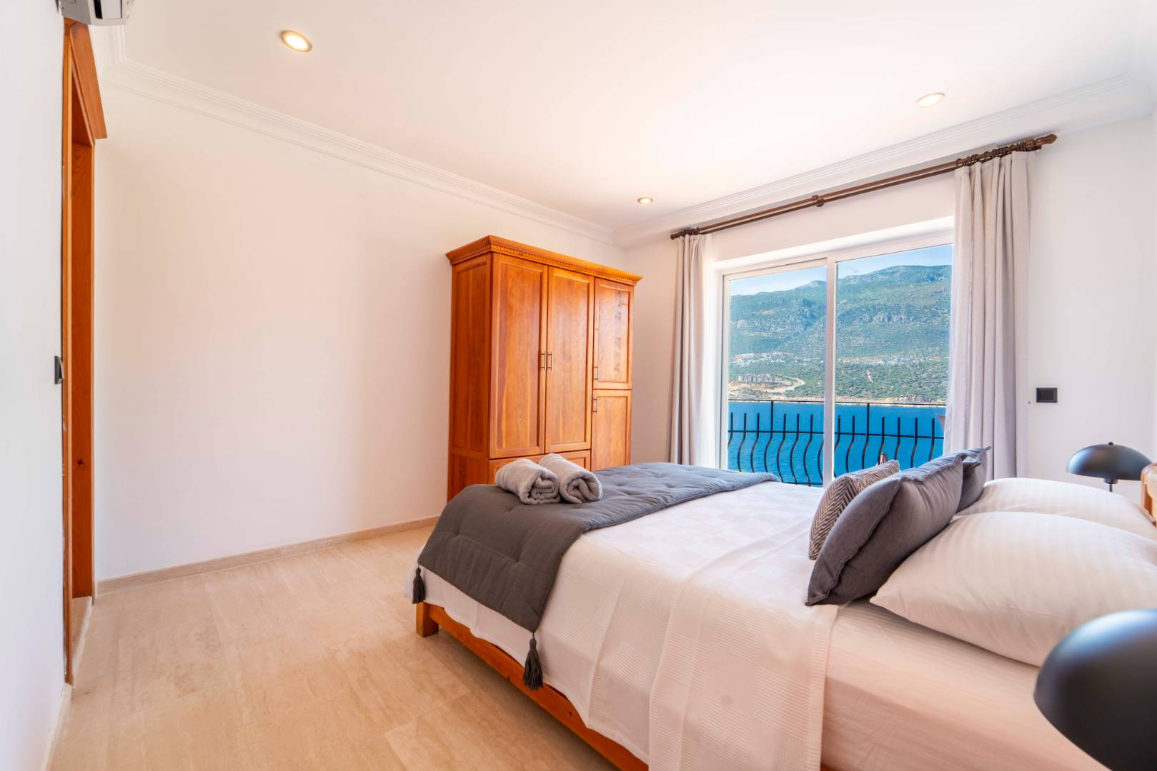 Kaş Andifli'de Enfes Deniz Manzaralı, Özel Havuzlu, Lüks Villa