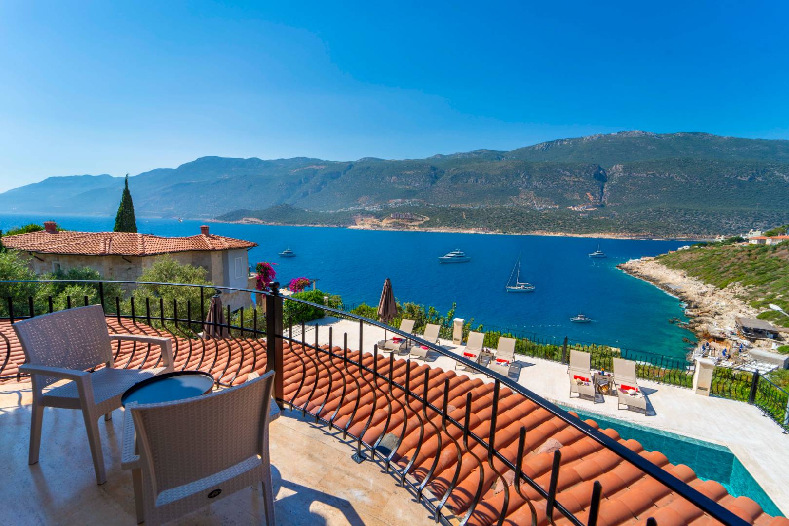 Kaş Andifli'de Enfes Deniz Manzaralı, Özel Havuzlu, Lüks Villa