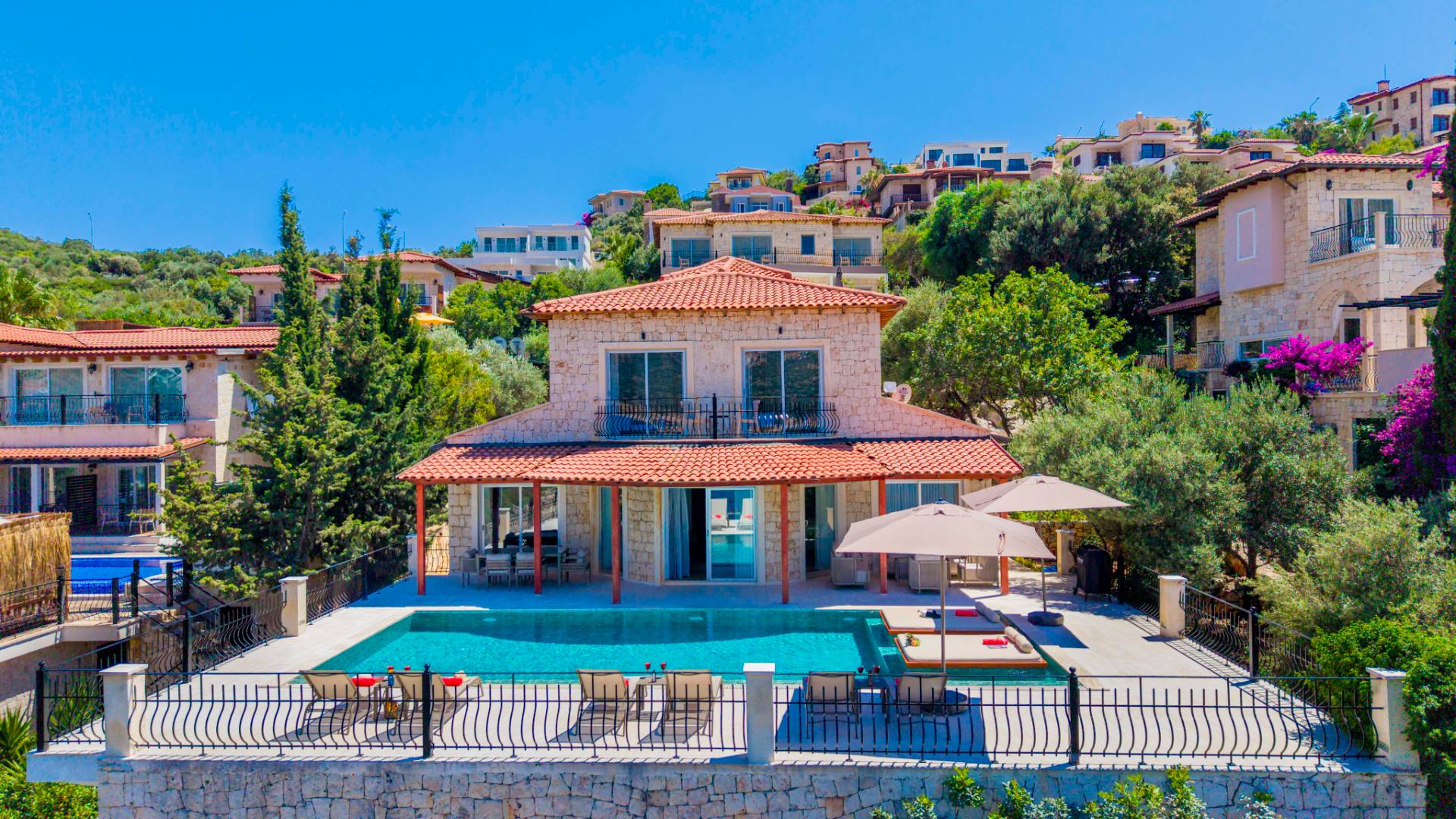 Kaş Andifli'de Enfes Deniz Manzaralı, Özel Havuzlu, Lüks Villa