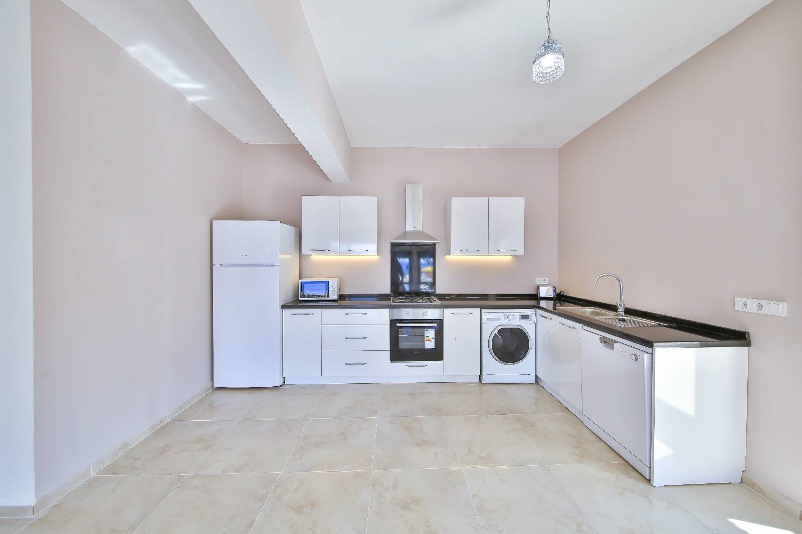 Kaş Andifli'de Enfes Deniz Manzaralı, Sonsuzluk Havuzlu, Modern Villa