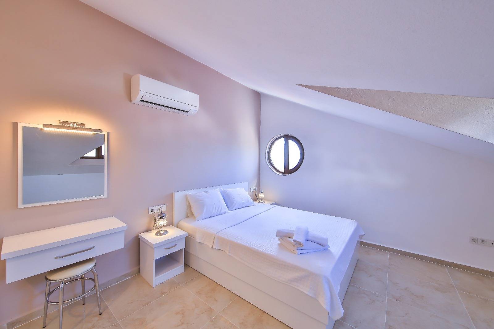 Kaş Andifli'de Enfes Deniz Manzaralı, Sonsuzluk Havuzlu, Modern Villa