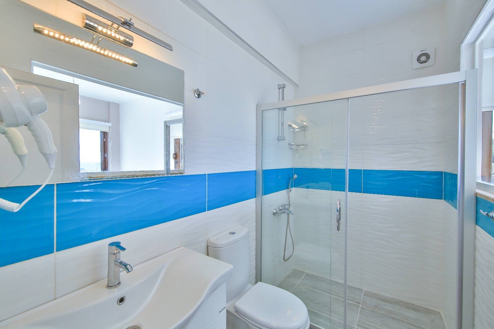 Kaş Andifli'de Enfes Deniz Manzaralı, Sonsuzluk Havuzlu, Modern Villa