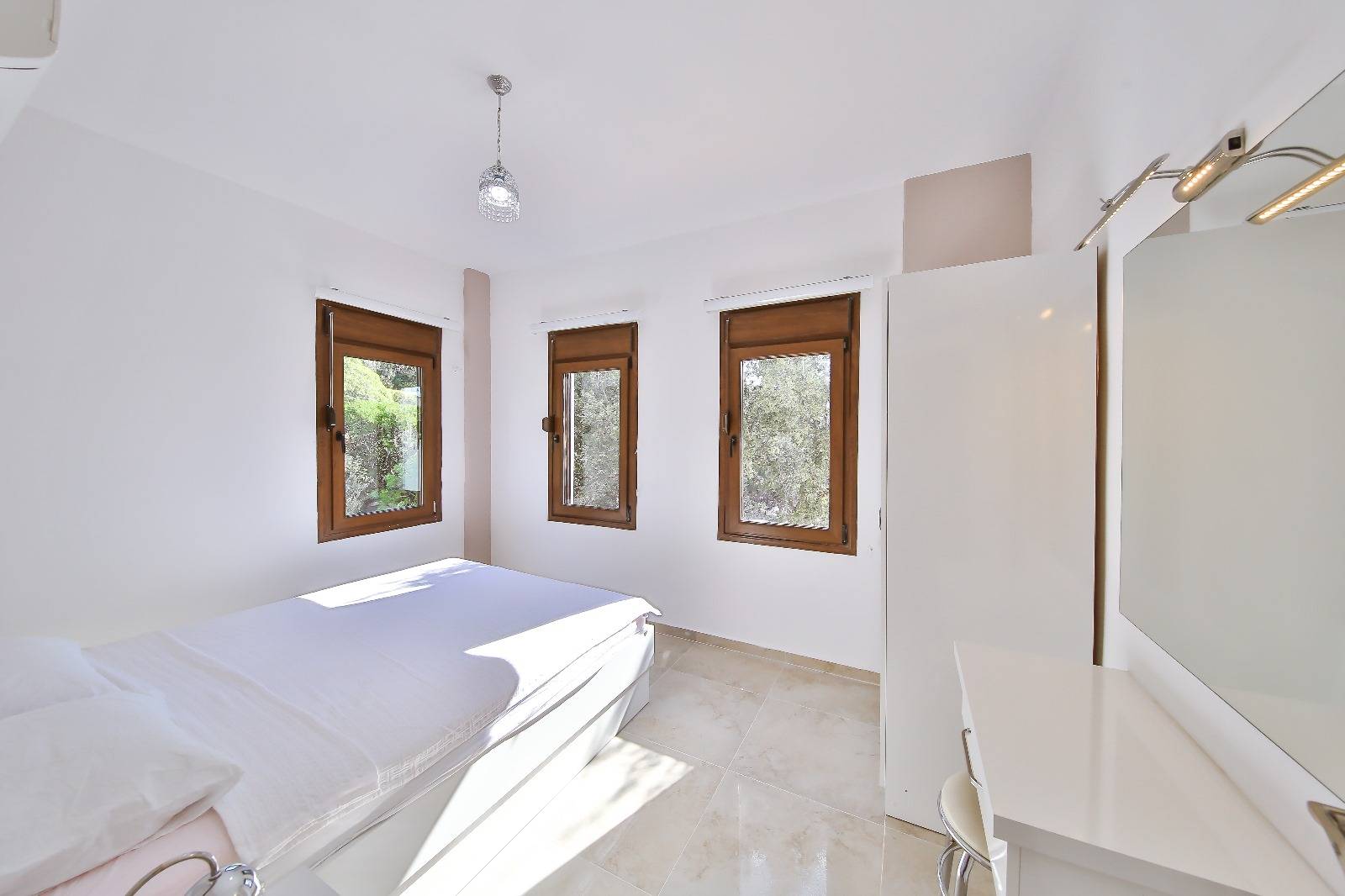 Kaş Andifli'de Enfes Deniz Manzaralı, Sonsuzluk Havuzlu, Modern Villa