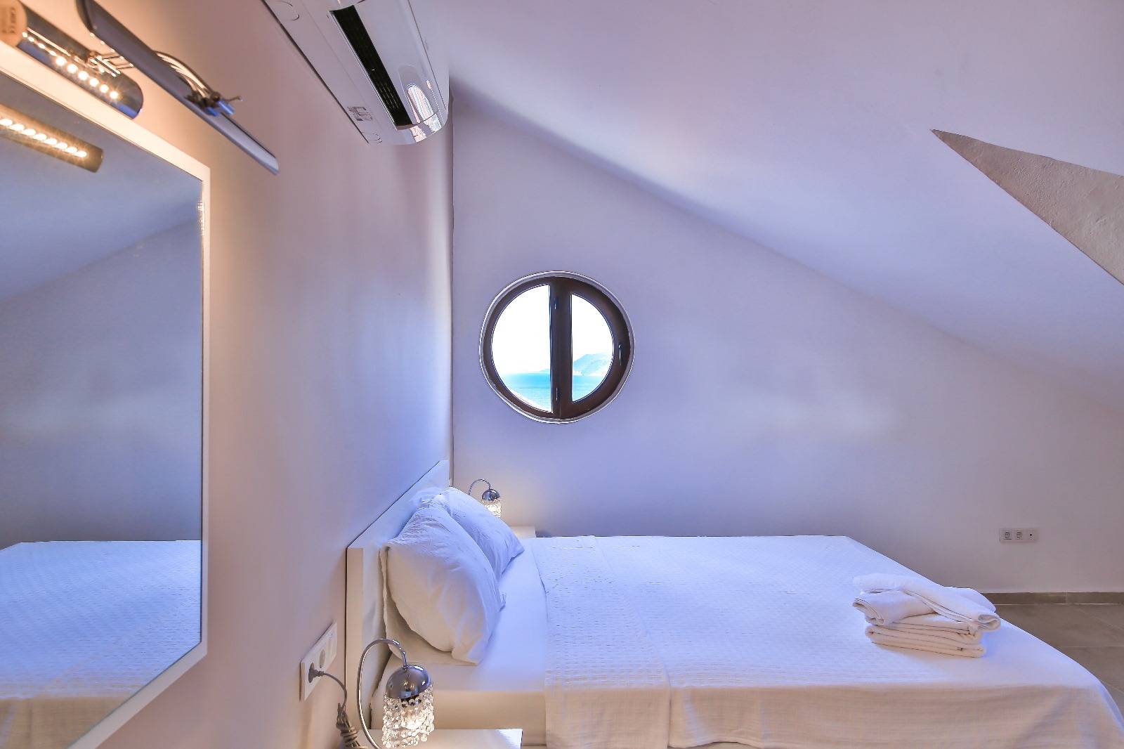 Kaş Andifli'de Enfes Deniz Manzaralı, Sonsuzluk Havuzlu, Modern Villa