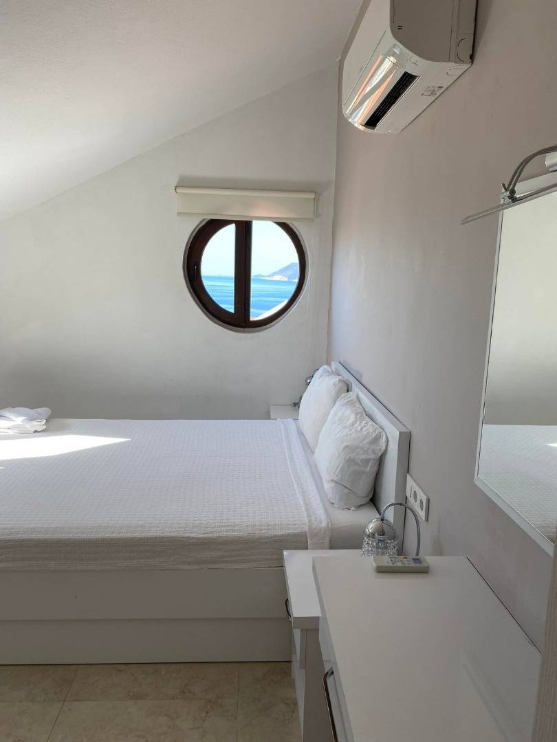 Kaş Andifli'de Enfes Deniz Manzaralı, Sonsuzluk Havuzlu, Modern Villa