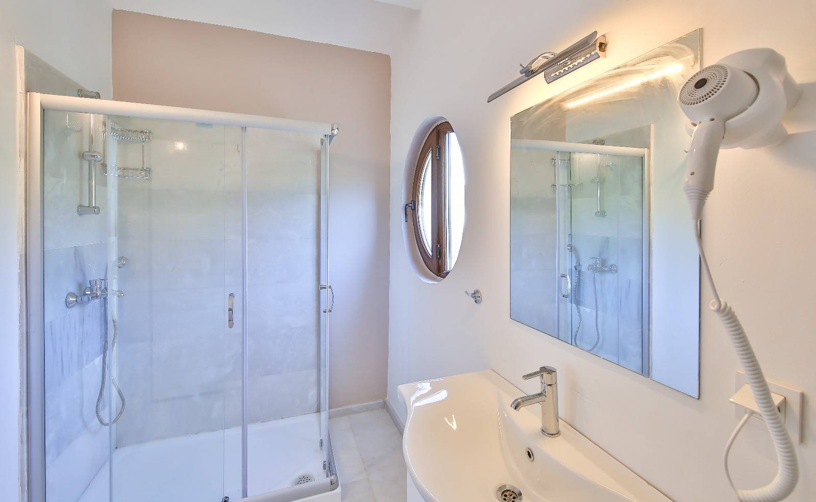 Kaş Andifli'de Enfes Deniz Manzaralı, Sonsuzluk Havuzlu, Modern Villa