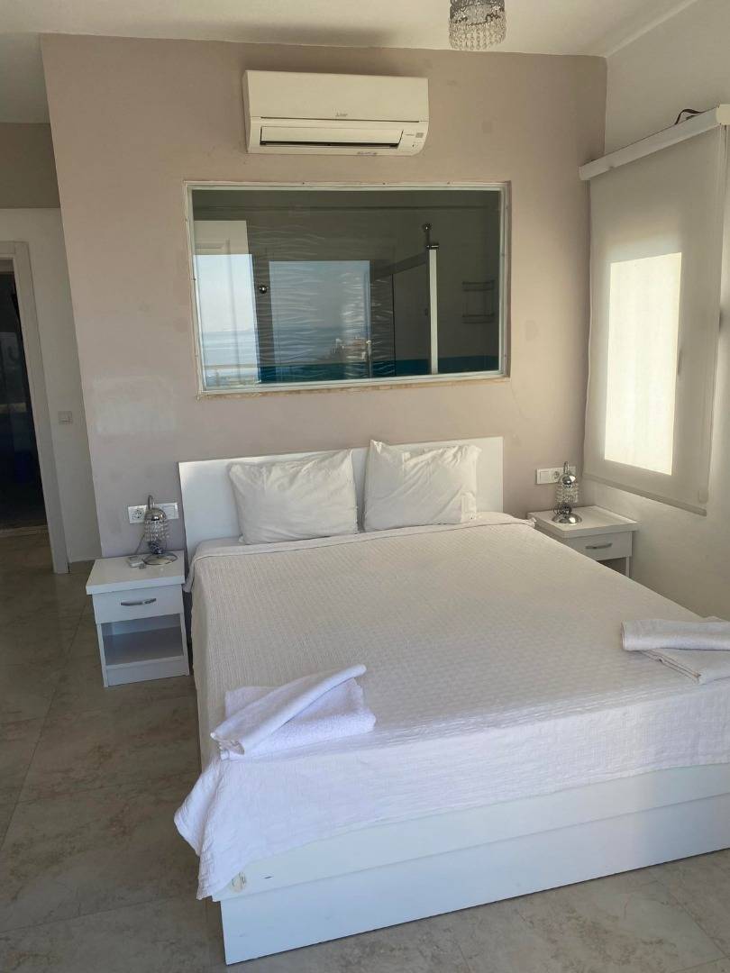 Kaş Andifli'de Enfes Deniz Manzaralı, Sonsuzluk Havuzlu, Modern Villa