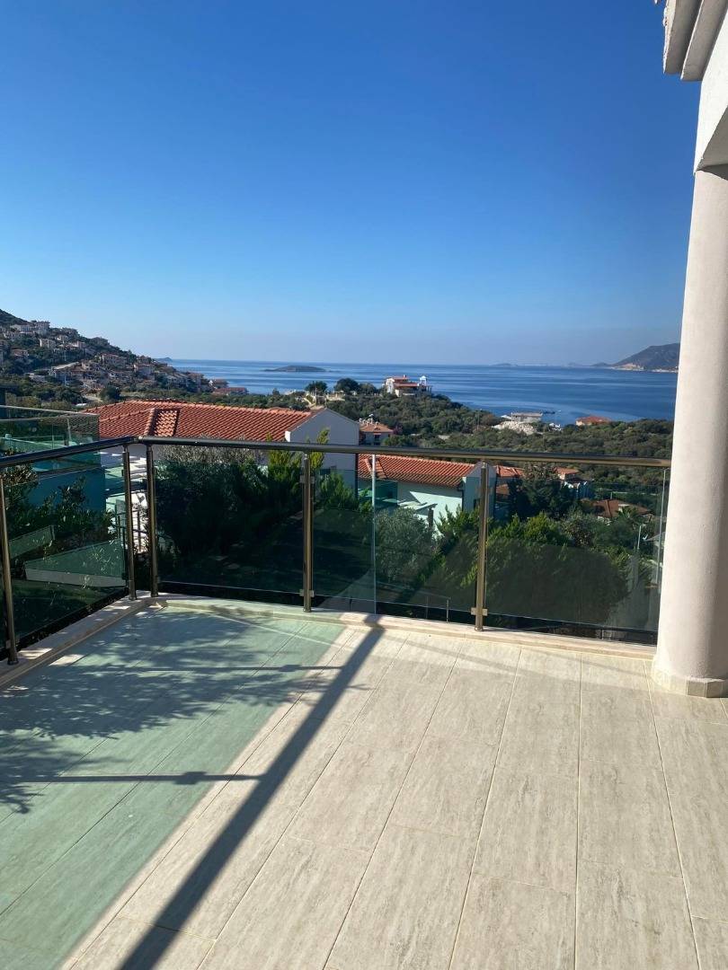 Kaş Andifli'de Enfes Deniz Manzaralı, Sonsuzluk Havuzlu, Modern Villa