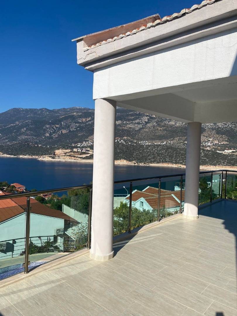 Kaş Andifli'de Enfes Deniz Manzaralı, Sonsuzluk Havuzlu, Modern Villa