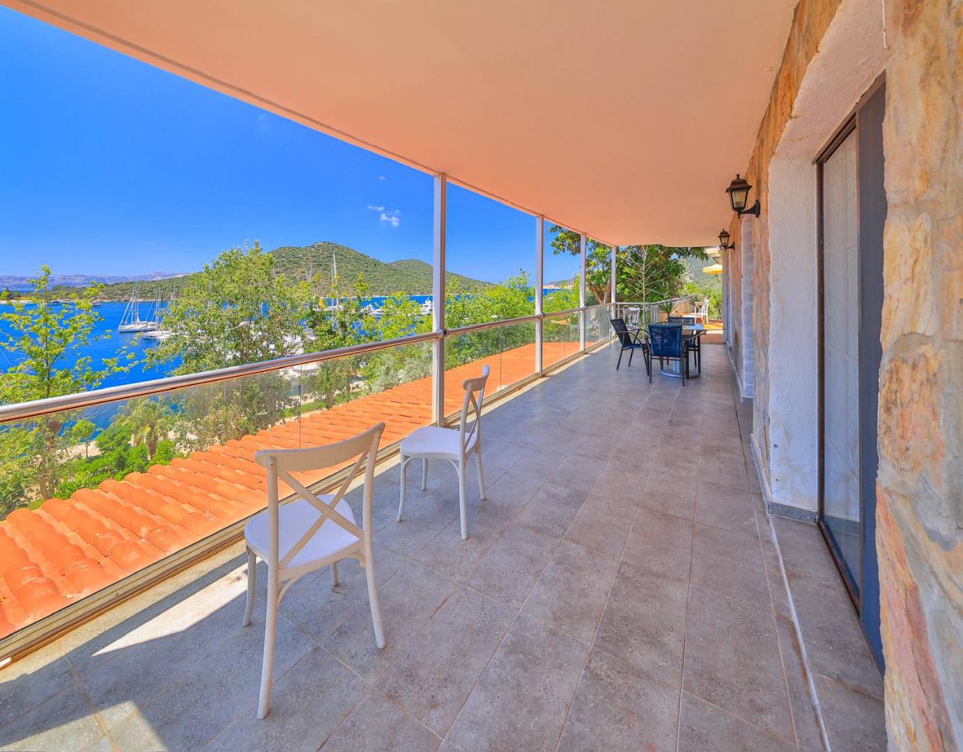 Kaş Andifli'de Limana Yürüme Mesafesinde, Isıtmalı Havuzlu, Lüks Villa