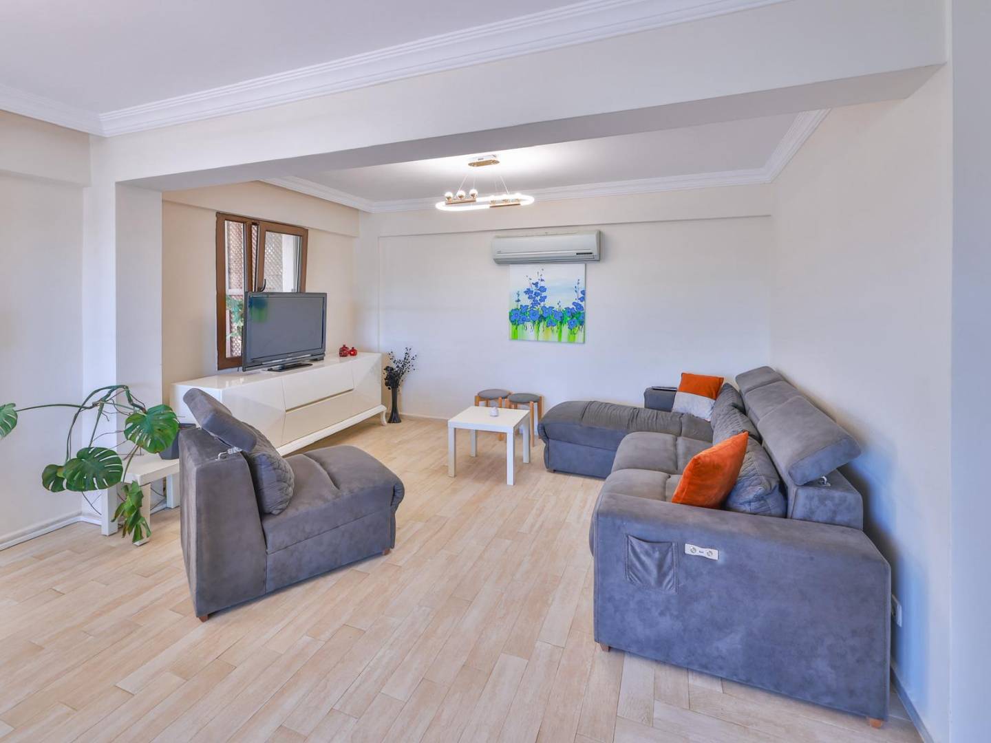 Kaş Andifli'de Limana Yürüme Mesafesinde, Isıtmalı Havuzlu, Lüks Villa