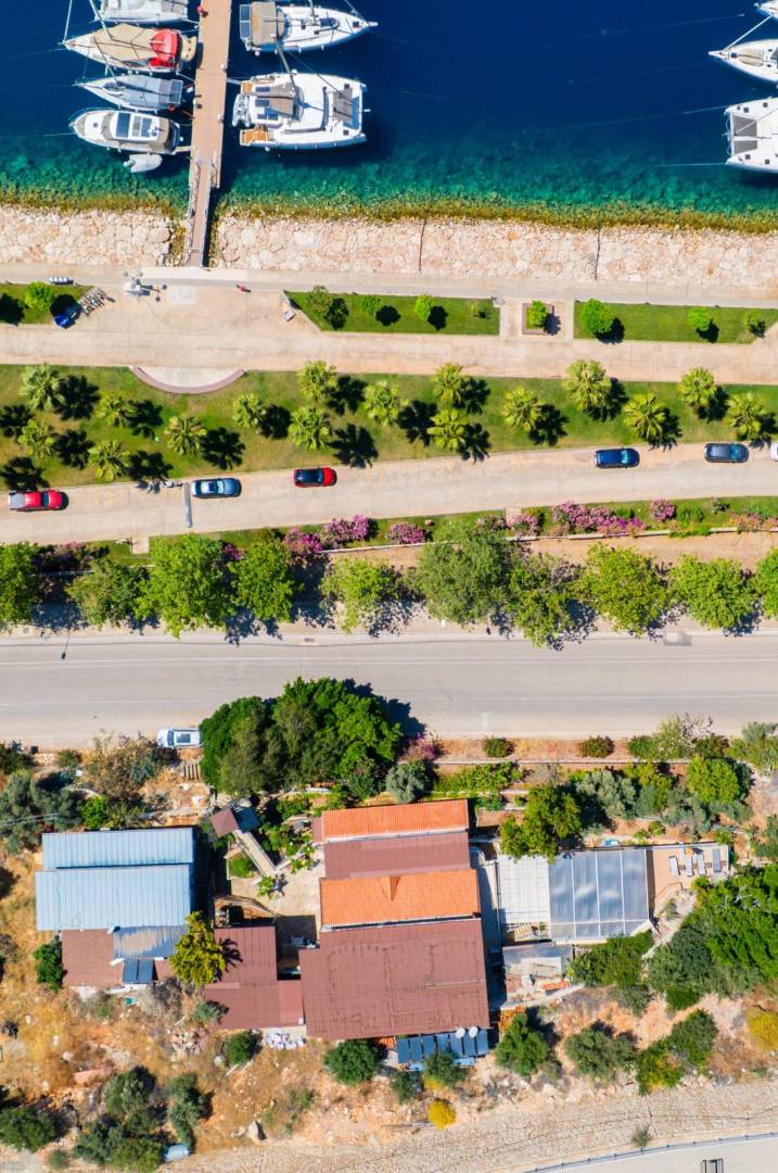 Kaş Andifli'de Limana Yürüme Mesafesinde, Isıtmalı Havuzlu, Lüks Villa