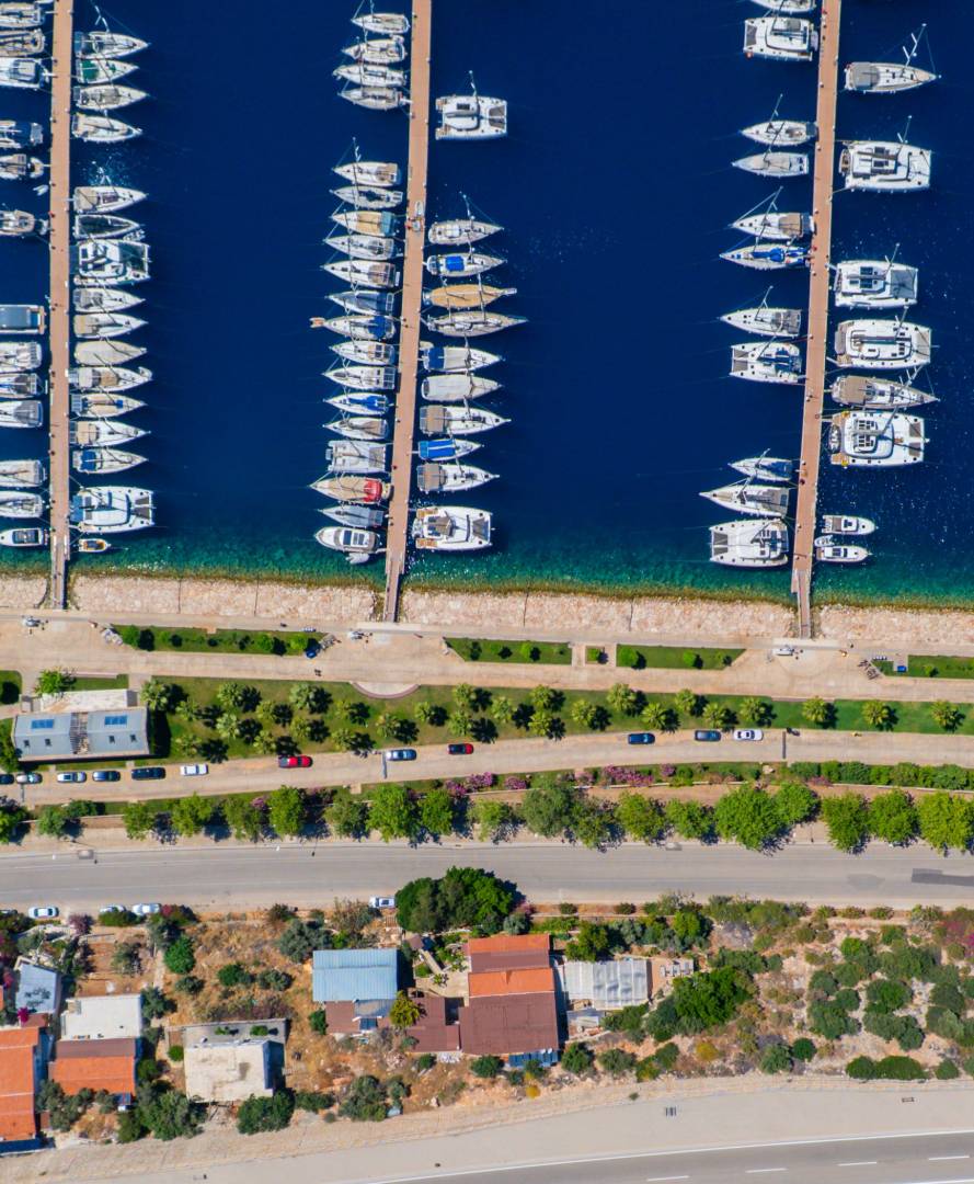 Kaş Andifli'de Limana Yürüme Mesafesinde, Isıtmalı Havuzlu, Lüks Villa