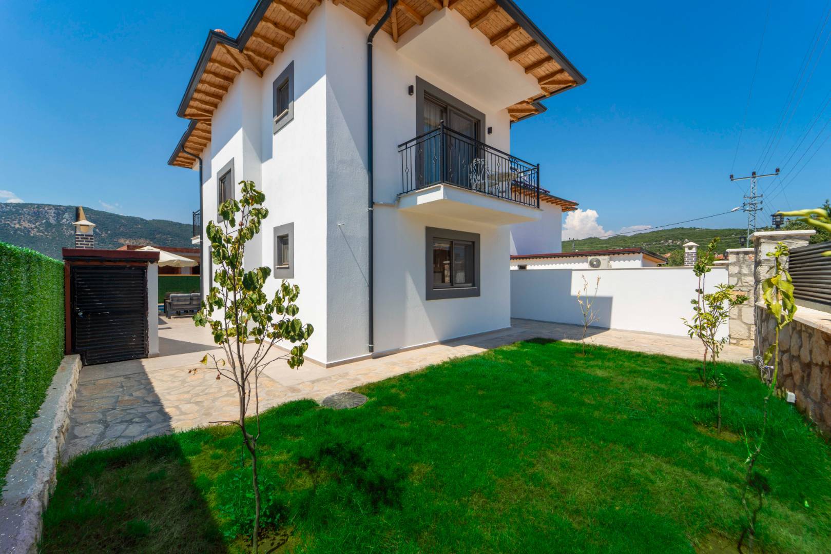 Kaş Andifli'de Yemyeşil Bahçeli, Özel Havuzlu, Konforlu Villa