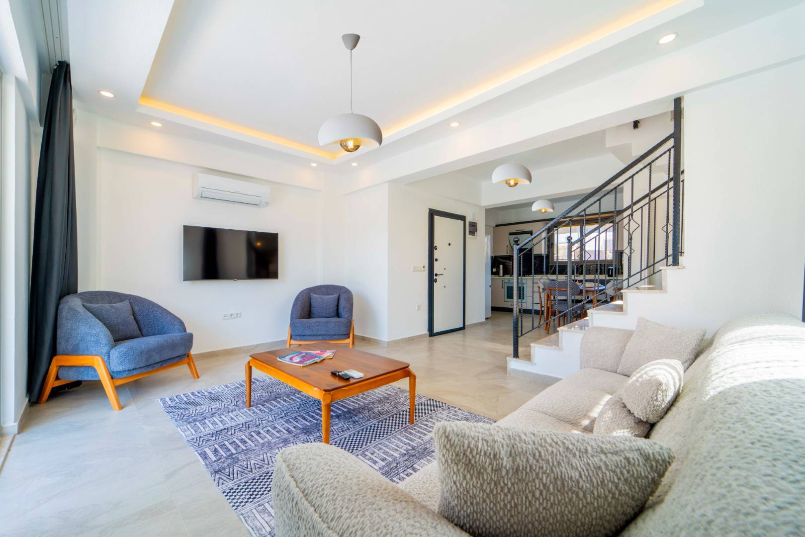 Kaş Andifli'de Yemyeşil Bahçeli, Özel Havuzlu, Konforlu Villa