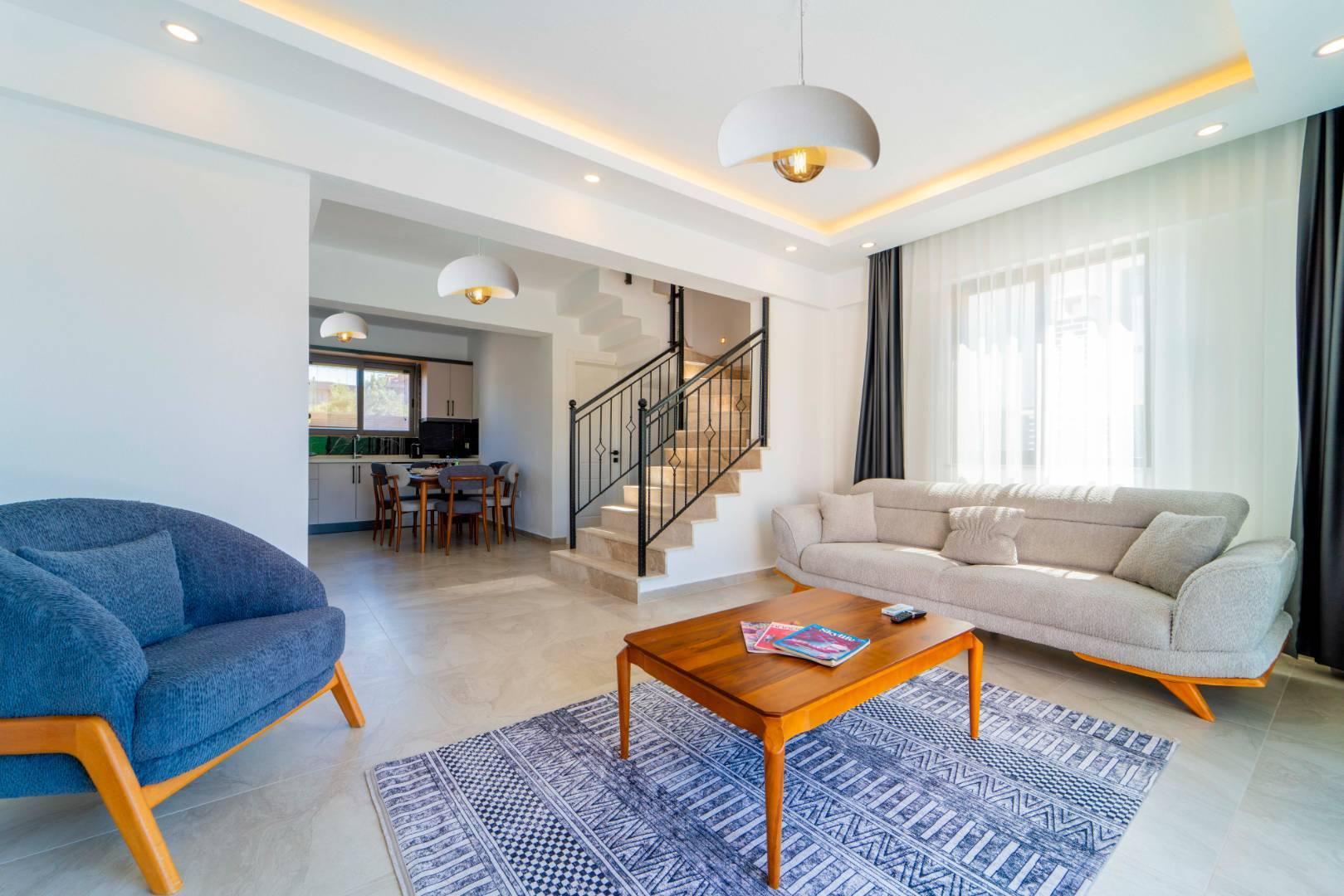 Kaş Andifli'de Yemyeşil Bahçeli, Özel Havuzlu, Konforlu Villa