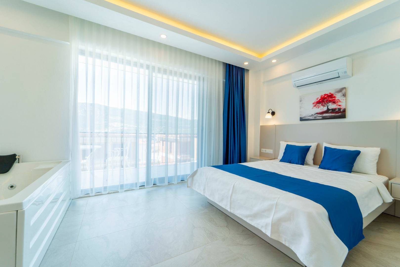 Kaş Andifli'de Yemyeşil Bahçeli, Özel Havuzlu, Konforlu Villa