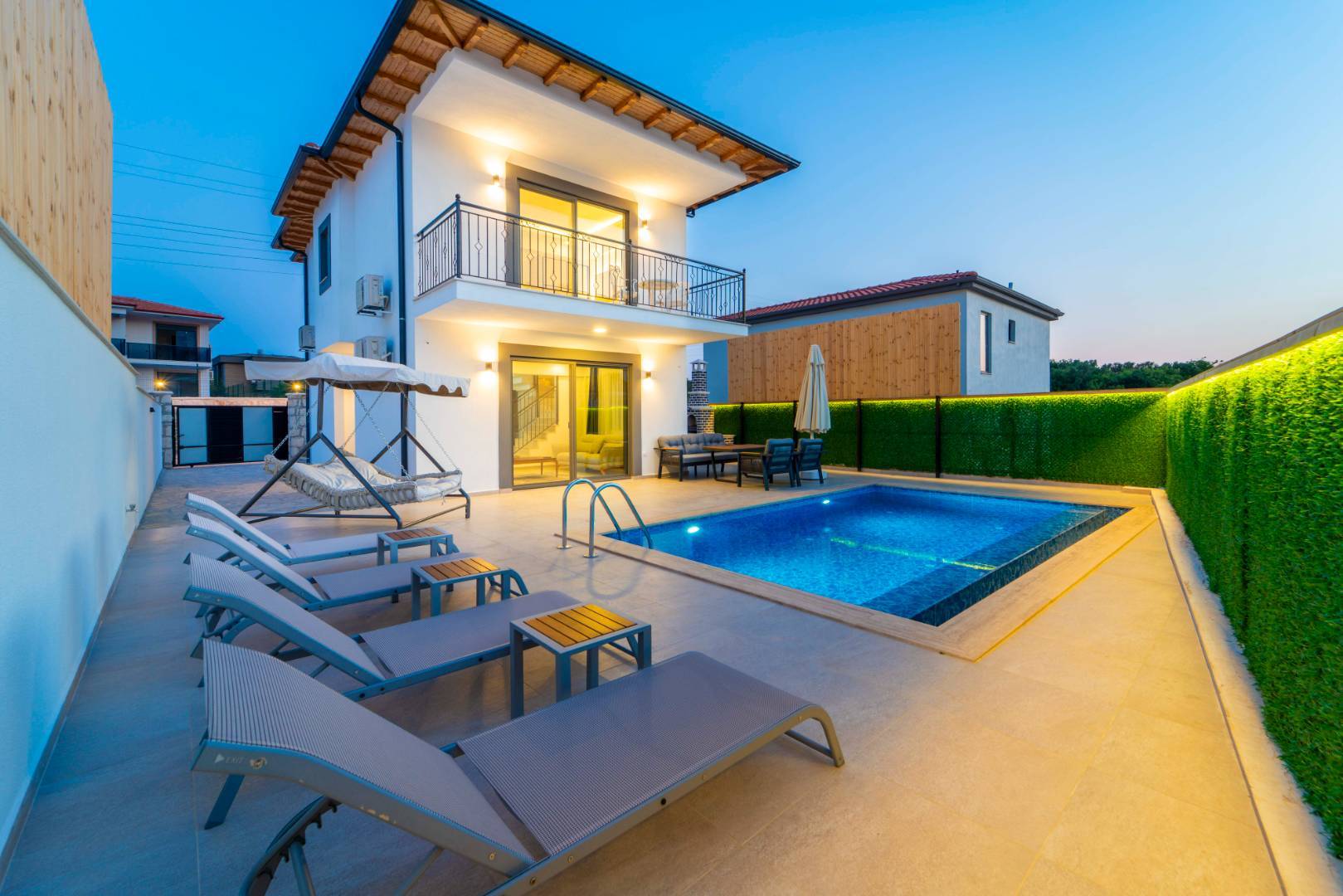 Kaş Andifli'de Yemyeşil Bahçeli, Özel Havuzlu, Konforlu Villa