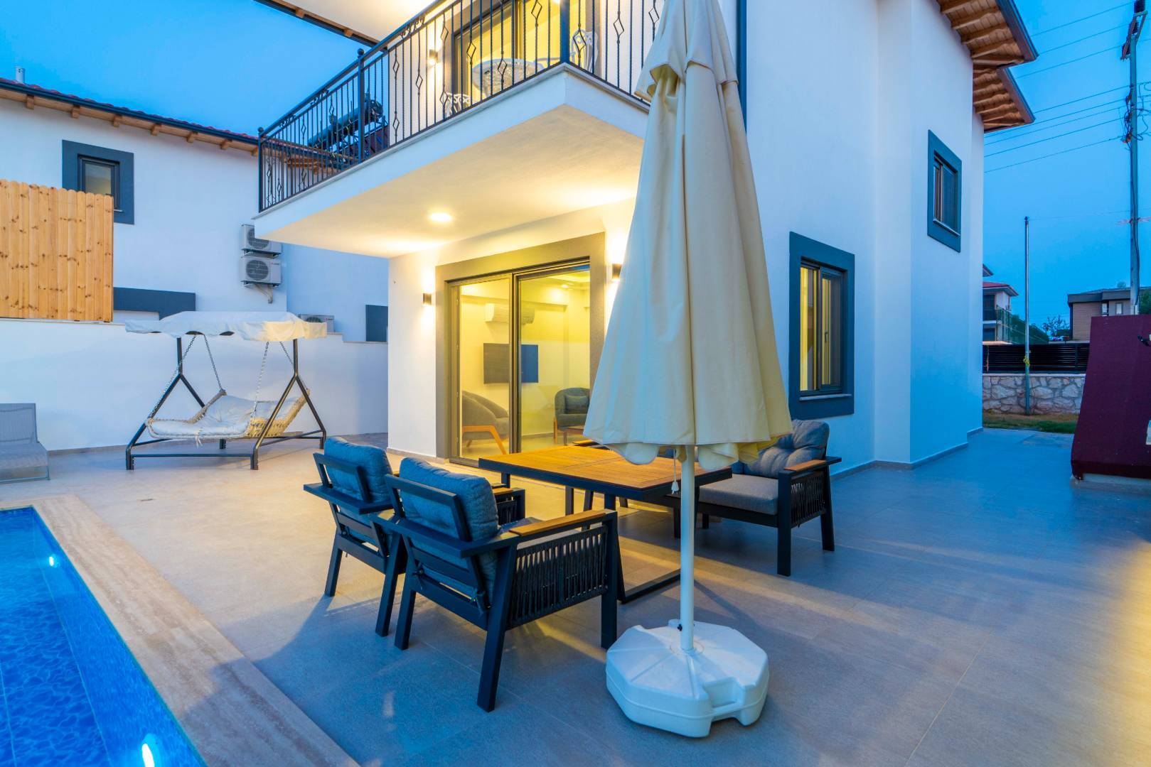 Kaş Andifli'de Yemyeşil Bahçeli, Özel Havuzlu, Konforlu Villa