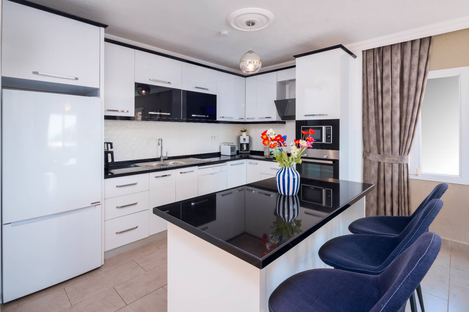 Kaş Bezirgan'da Deniz Manzaralı, Özel Havuzlu, 4+1 Villa