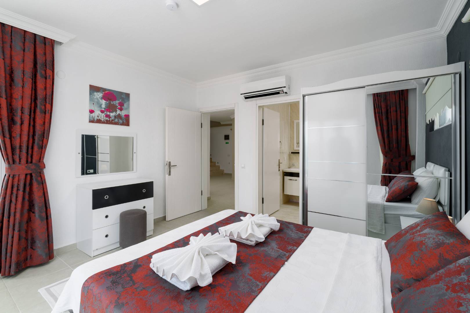 Kaş Bezirgan'da Deniz Manzaralı, Özel Havuzlu, 4+1 Villa