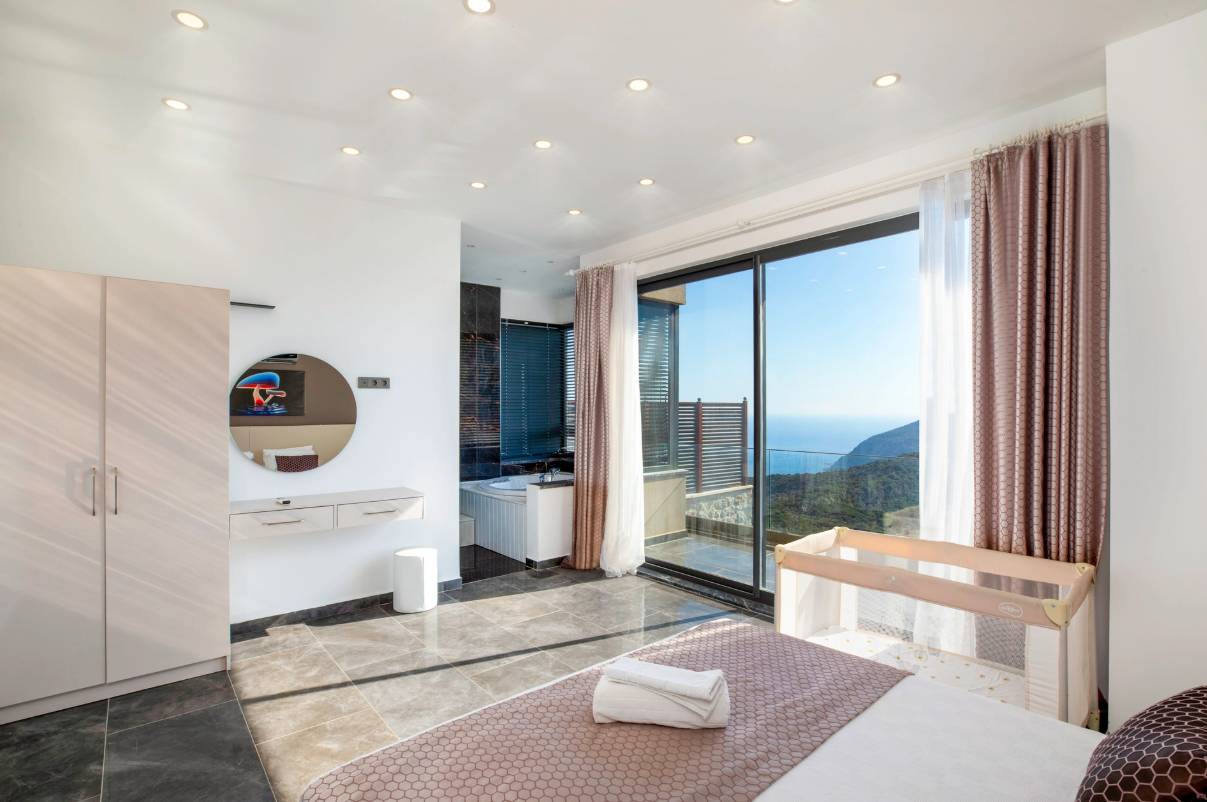 Kaş Bezirgan'da Deniz Manzaralı, Özel Havuzlu, Jakuzili, Lüks Villa