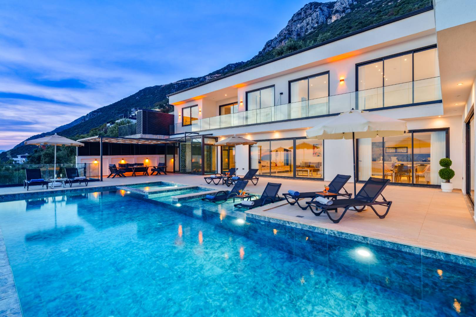 Kaş Bezirgan'da Enfes Deniz Manzaralı, Özel Havuzlu, Olanaklı Lüks Villa 46410 — 2