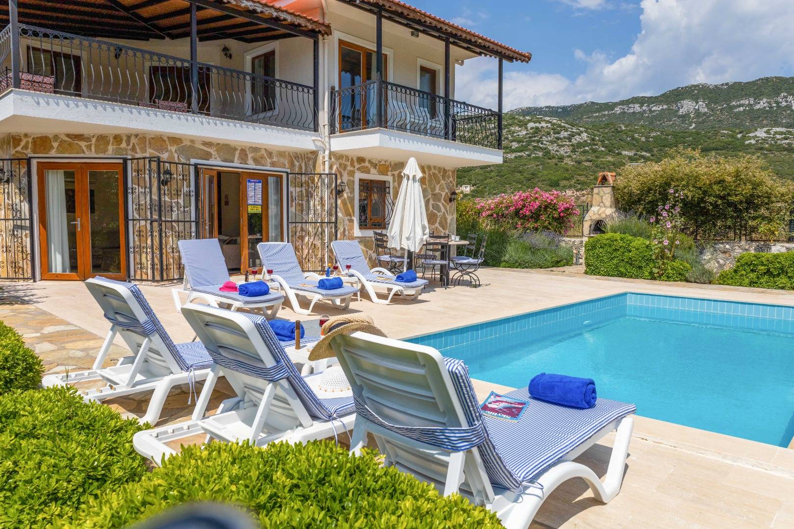 Kaş Bezirgan'da Enfes Doğanın Ortasında, Özel Havuzlu, Kiralık Villa