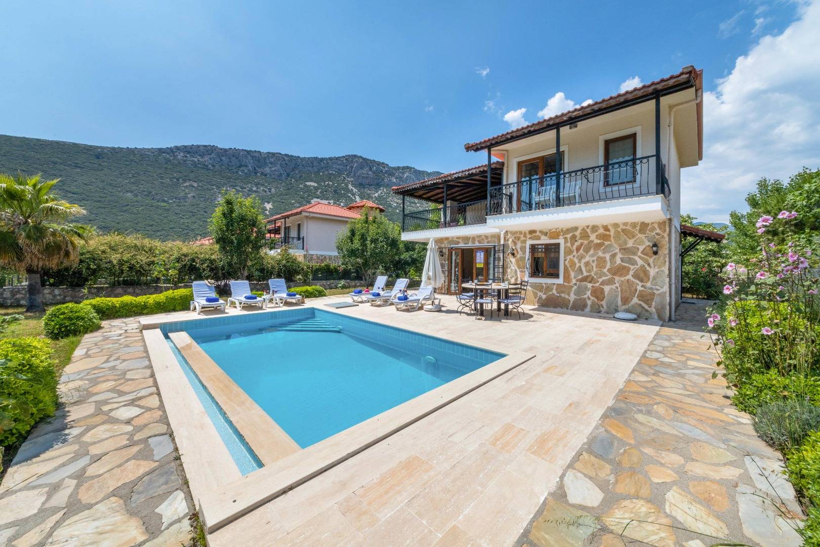Kaş Bezirgan'da Enfes Doğanın Ortasında, Özel Havuzlu, Kiralık Villa
