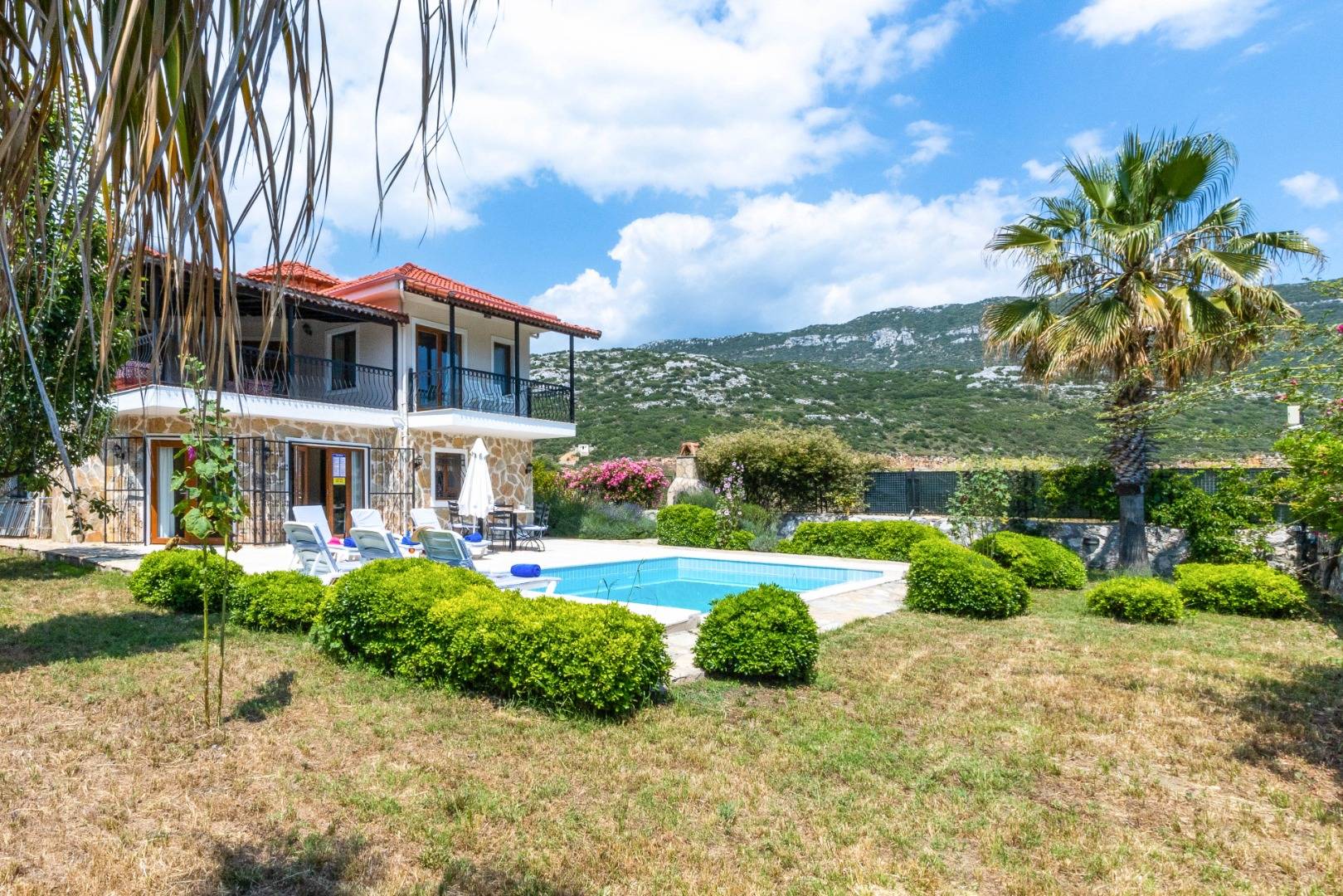 Kaş Bezirgan'da Enfes Doğanın Ortasında, Özel Havuzlu, Kiralık Villa