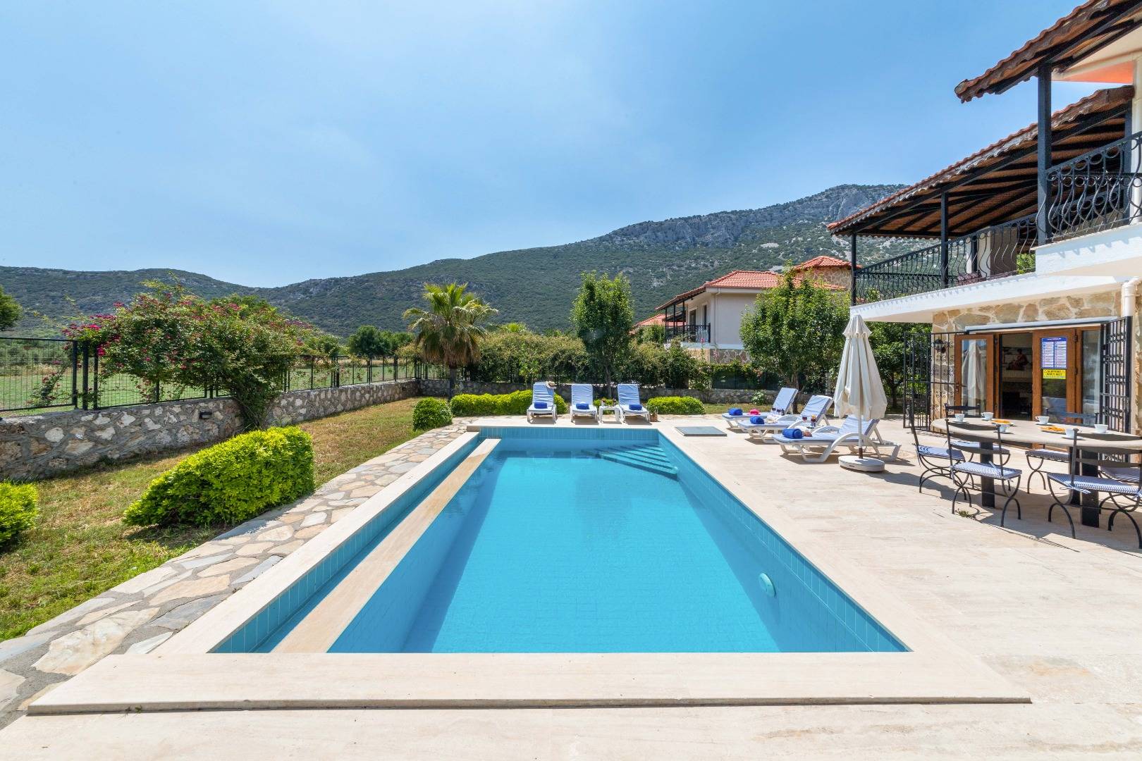 Kaş Bezirgan'da Enfes Doğanın Ortasında, Özel Havuzlu, Kiralık Villa