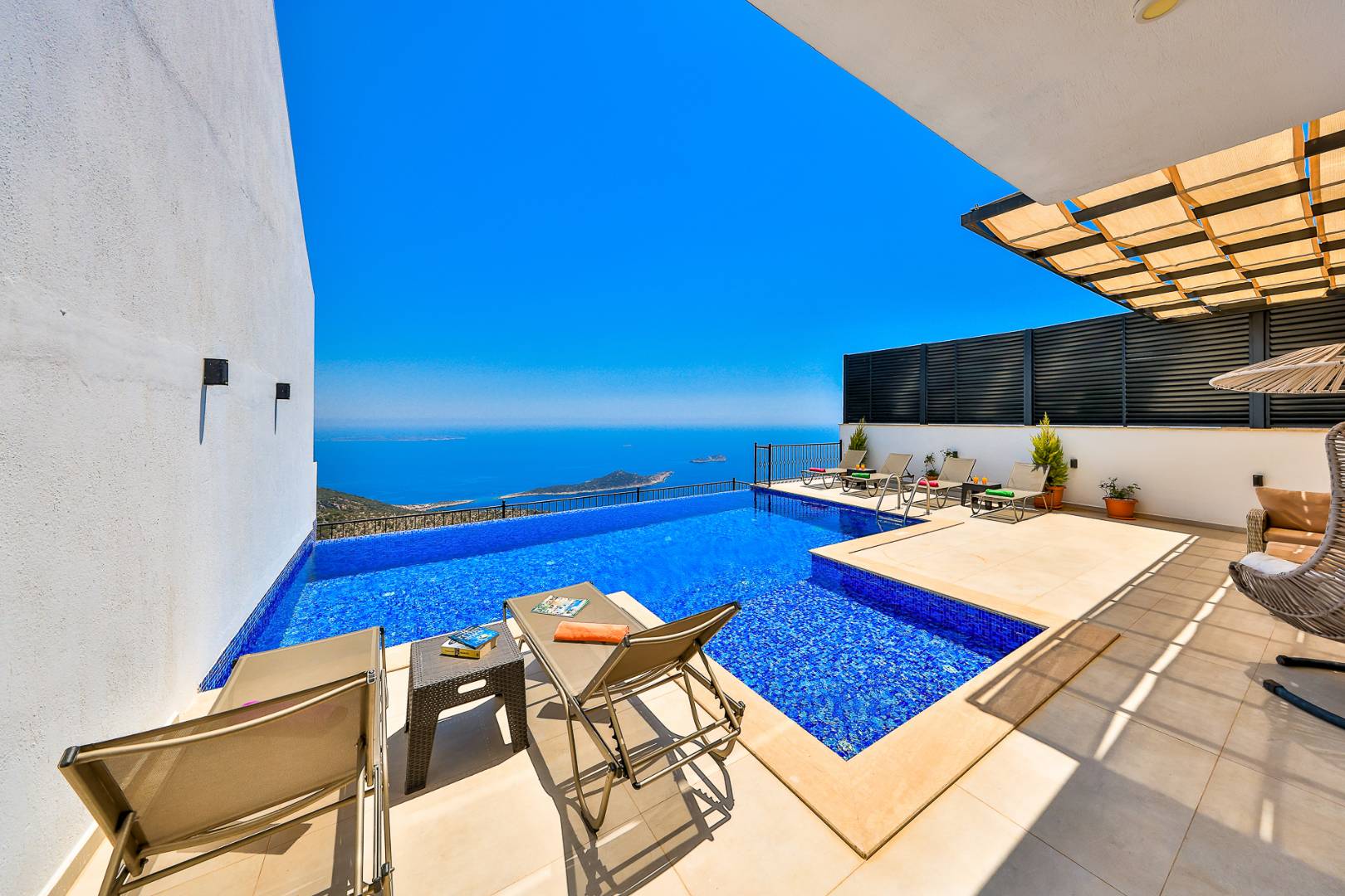 Kaş Bezirgan'da Eşsiz Deniz Manzaralı, Özel Havuzlu, Lüks Villa