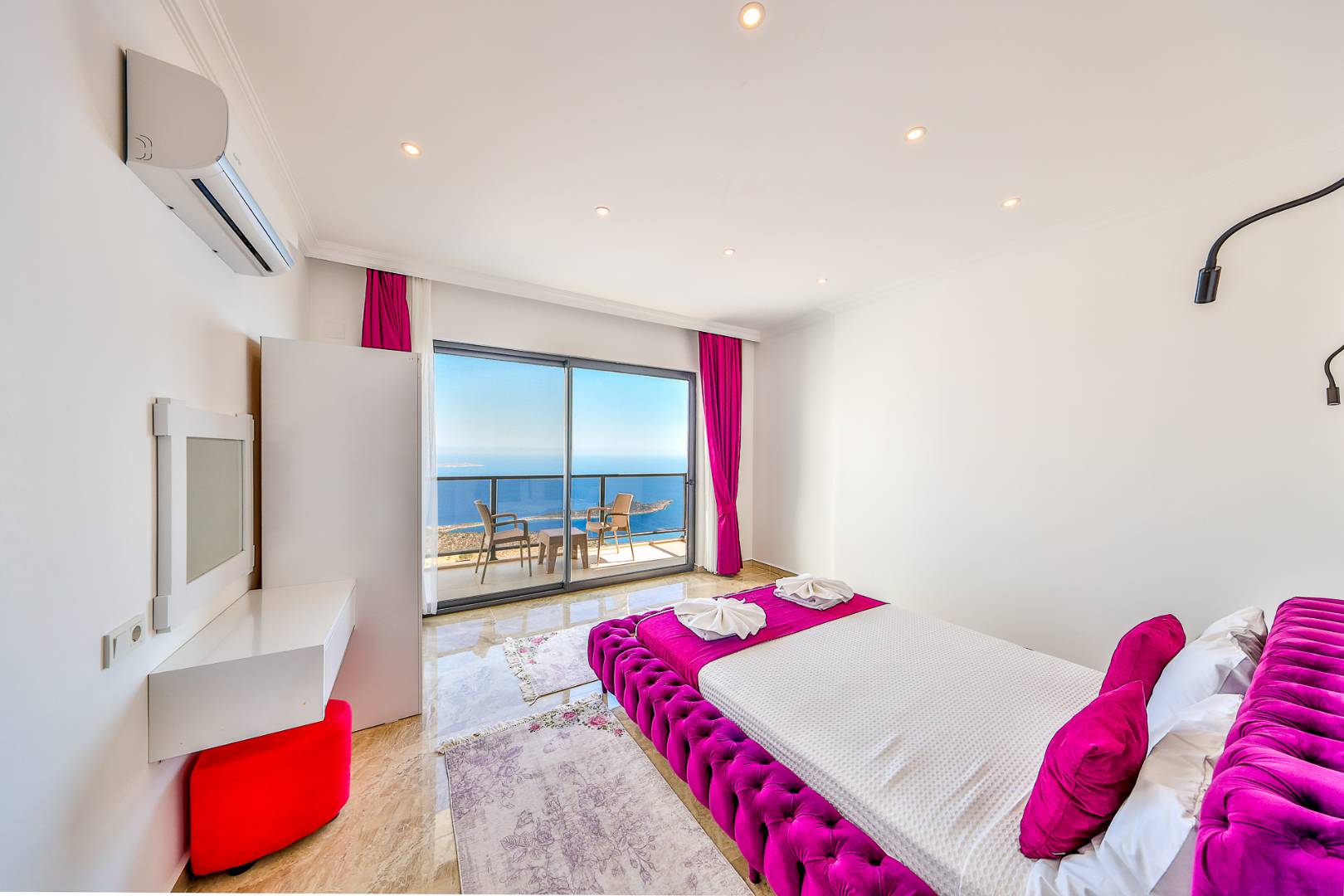 Kaş Bezirgan'da Eşsiz Deniz Manzaralı, Özel Havuzlu, Lüks Villa