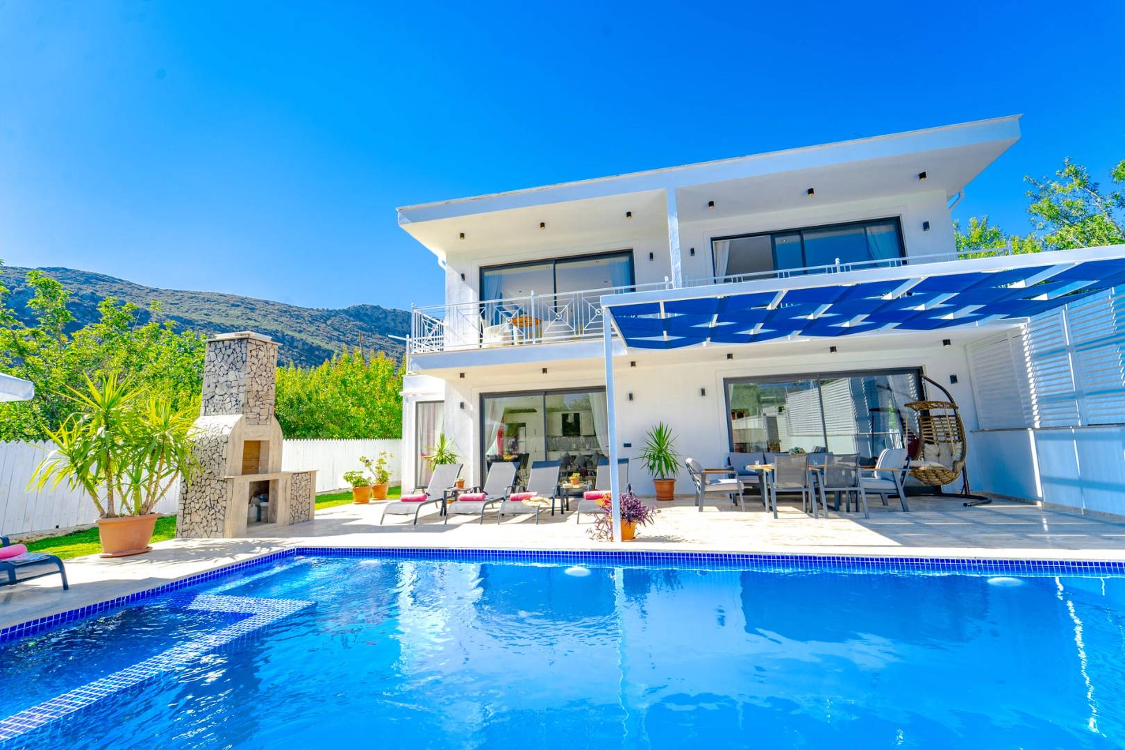Kaş Bezirgan'da Geniş Ailelere Uygun, Özel Havuzlu, Ferah Villa