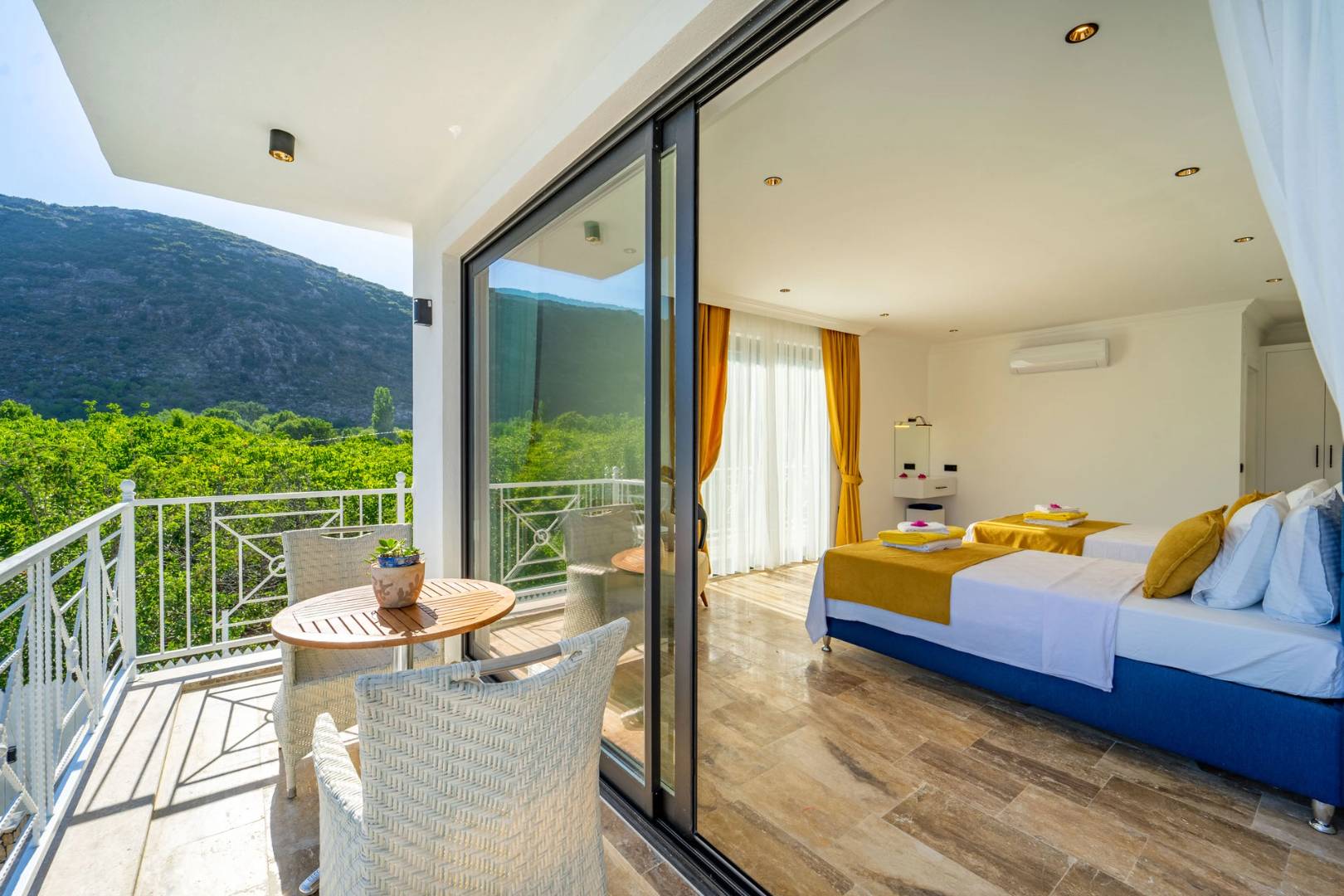 Kaş Bezirgan'da Geniş Ailelere Uygun, Özel Havuzlu, Ferah Villa