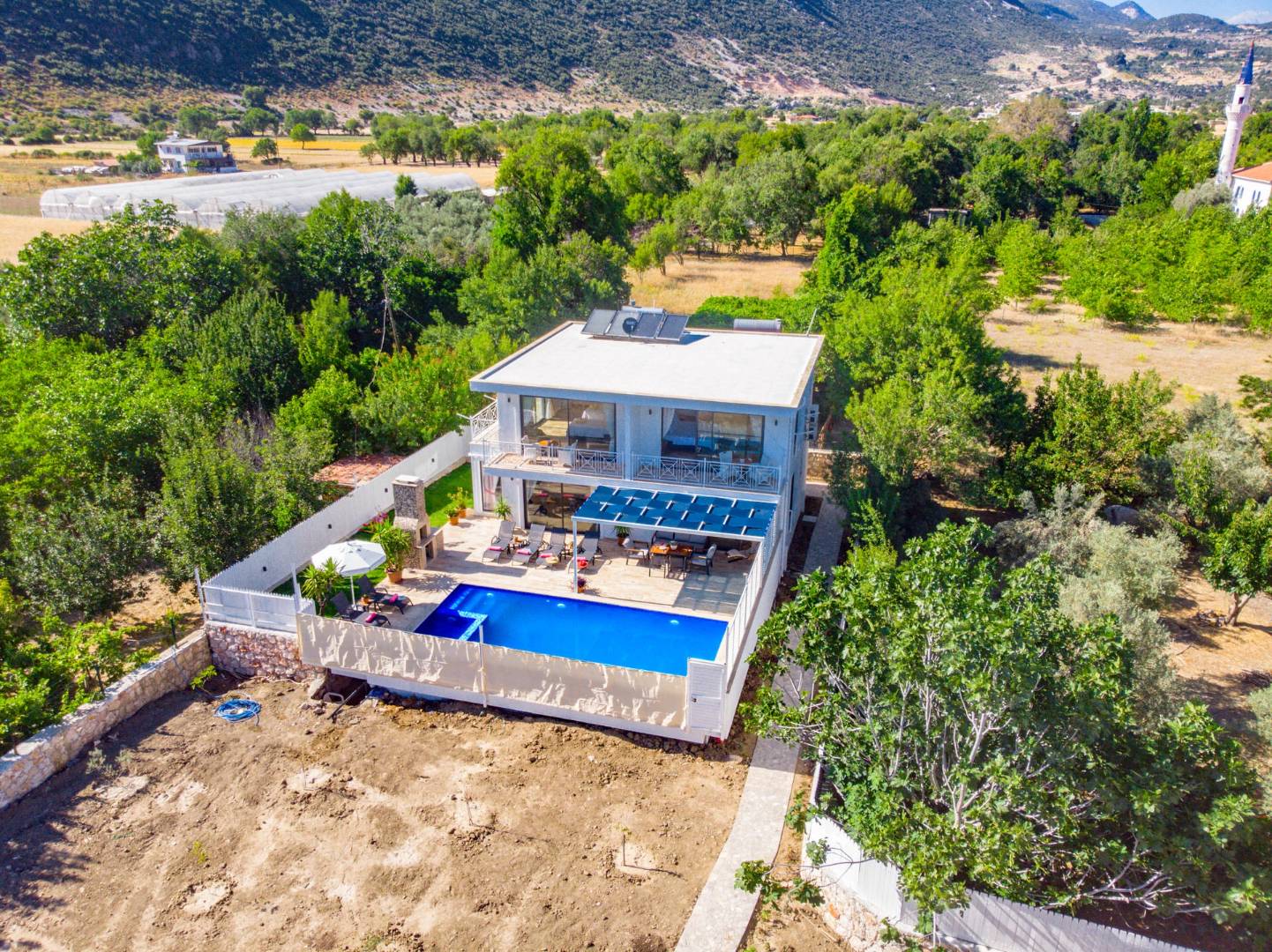 Kaş Bezirgan'da Geniş Ailelere Uygun, Özel Havuzlu, Ferah Villa