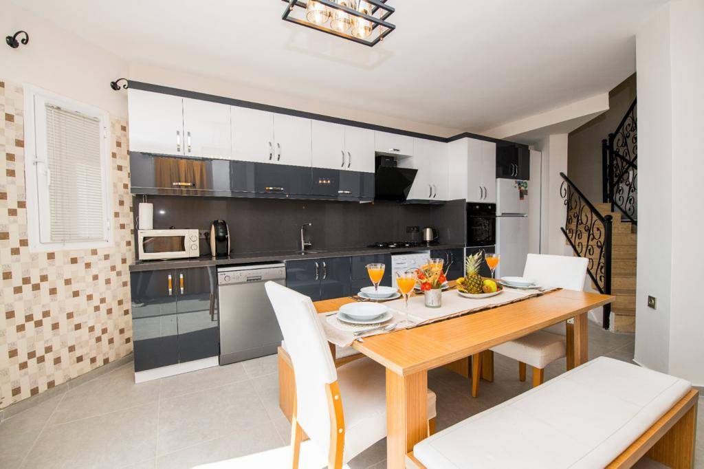 Kaş Bezirgan'da Merkeze Yakın, Özel Havuzlu, Manzaralı Villa